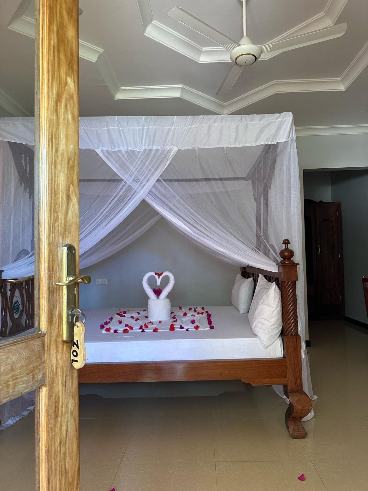 Relax Hotel Taj Nungwi Buitenkant foto