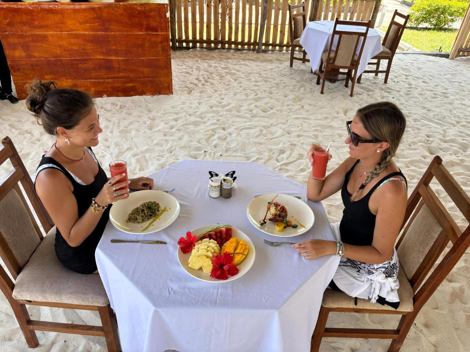 Relax Hotel Taj Nungwi Buitenkant foto